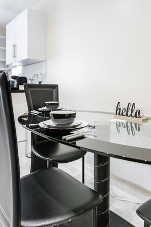 House, 2 Bedrooms, Smoking, Garden View | Dining - Bedford Hospitalsouth Wing4 Guests3 Bedswifi (Bedford)