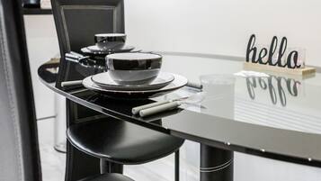 House, 2 Bedrooms, Smoking, Garden View | Dining