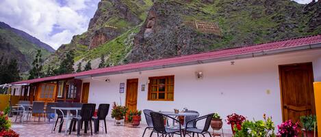 Room, Multiple Bedrooms, Balcony | Dining