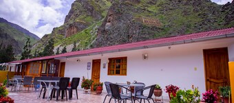 Intitambo Three Star Hotel With Panoramic View of the Mountains