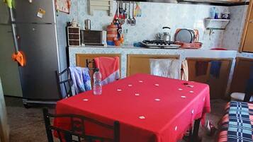 Appartement, 1 chambre, fumeurs, balcon | Salle Ă manger