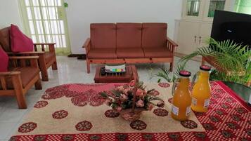 Shared Dormitory, 1 Bedroom, Smoking, Balcony | Living room