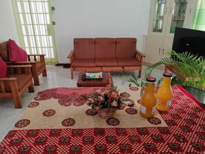 Shared Dormitory, 1 Bedroom, Smoking, Balcony | Living room