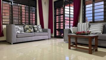 Asrama Umum, 1 kamar tidur, balkon, pemandangan kebun | Interior