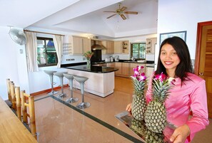 Villa, 4 habitaciones, con acceso para personas discapacitadas, alberca privada | Interior