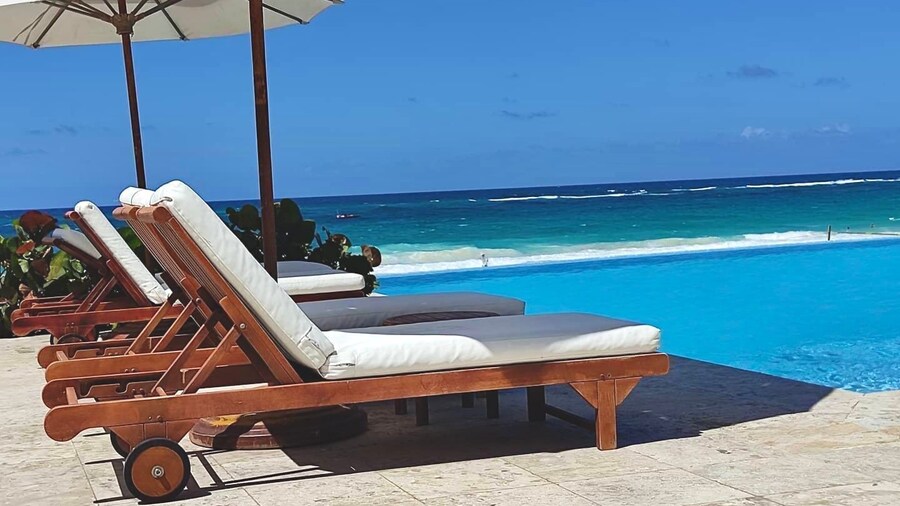 Luxury Apartment With Pool And Golf View