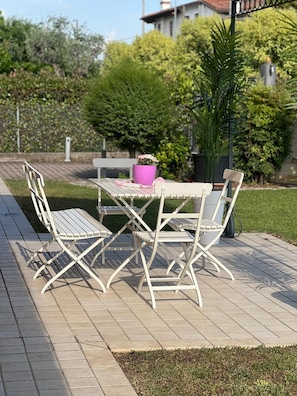 Chambre, 1 chambre, terrasse, vue jardin | Coin séjour