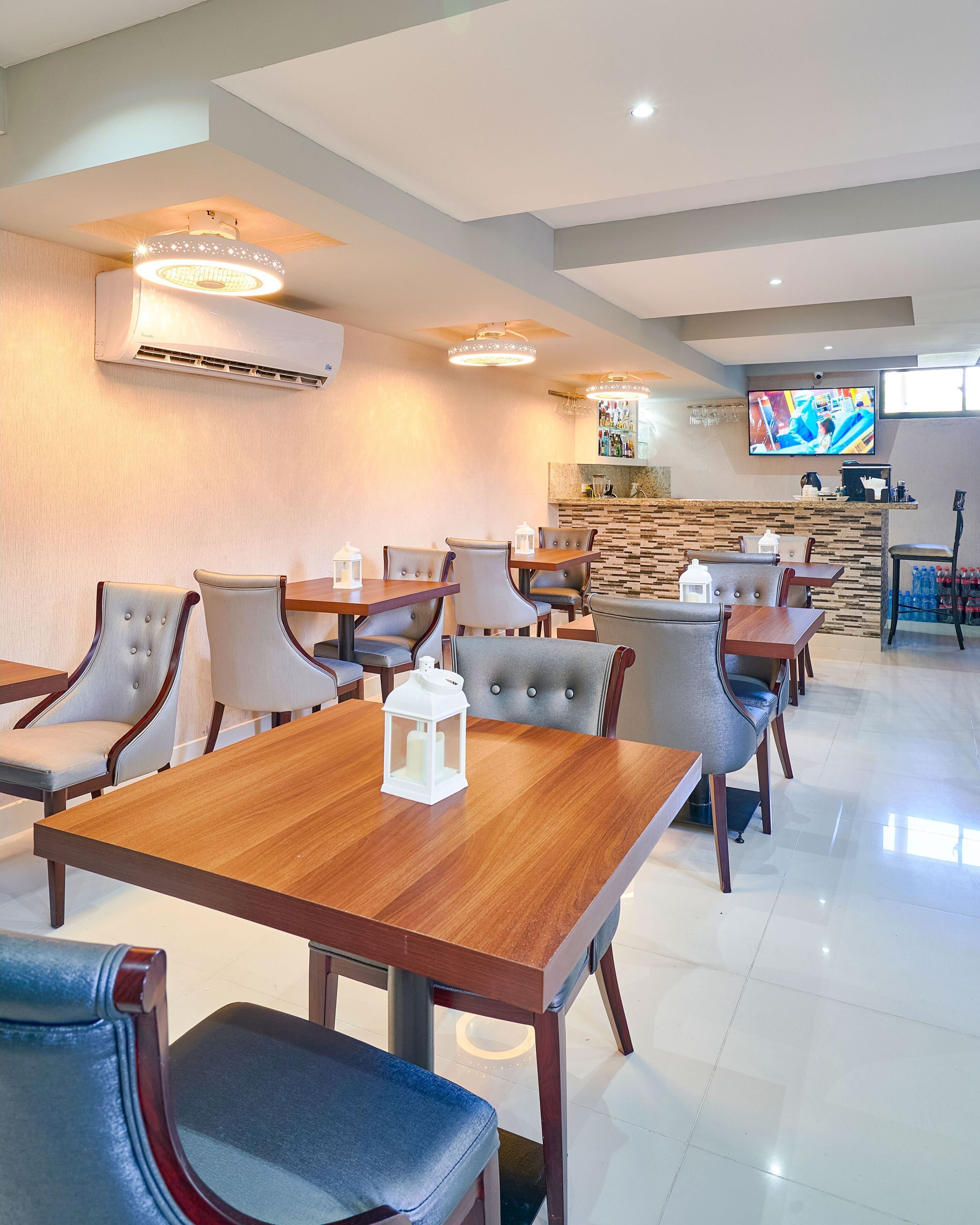 Habitación, 1 habitación, para fumadores, vista a la ciudad | Restaurantes