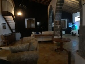 Gemeinsamer Schlafsaal, 3 Schlafzimmer, Terrasse, Bergblick | Wohnbereich