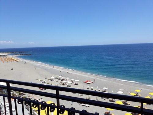 BB Villa Overlooking Sea, Mountain, Coast - Renovated Ancient Winery More