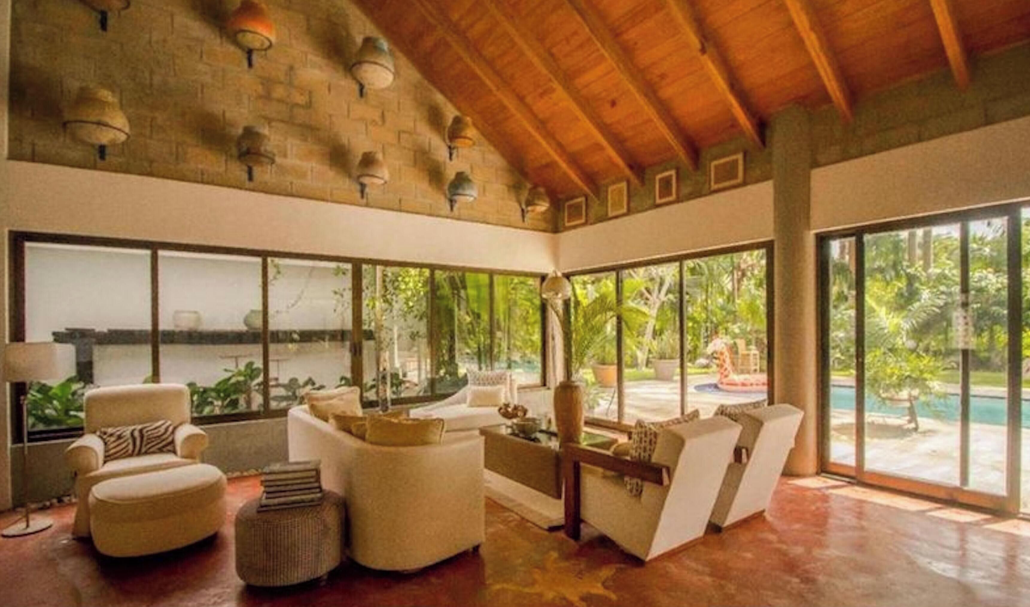 Villa, 5 Bedrooms, Accessible, Smoking | Living room
