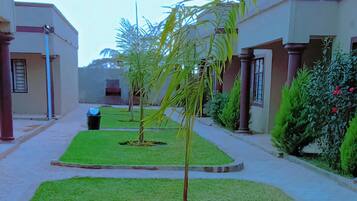 Apartamento, 2 habitaciones, fumadores, balcón | Jardines del alojamiento