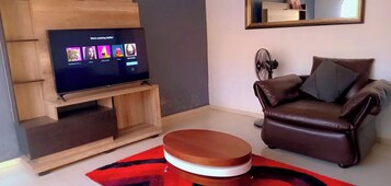 Apartment, 2 Bedrooms, Smoking, Balcony | Living room