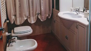 Hair dryer, soap, shampoo - Ca Marco Polo Tourist Apartment (Venice)