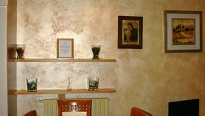 Coffee/tea maker, stovetop, dishwasher, electric kettle - Ca Marco Polo Tourist Apartment (Venice)