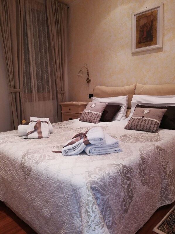 2 Schlafzimmer, Reisekinderbett, Bettwäsche