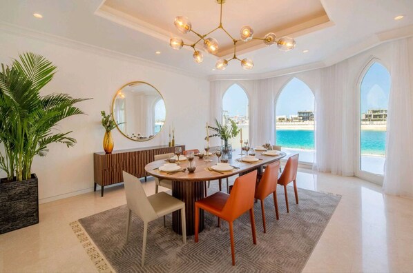 Private kitchen - Amazing 5 Bedroom Villa With Private Pool (Dubai)