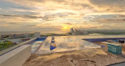 Spectacular Beach And Mountain View Condo - 5 Min From The Beach