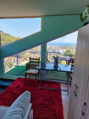 Property grounds - Free Mini Pool Jacuzzi Airport House - up to 8 People (Spata-Artemida)