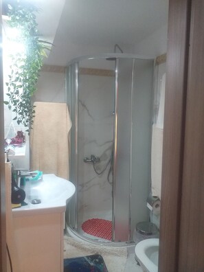 Bathroom - Free Mini Pool Jacuzzi Airport House - up to 8 People (Spata-Artemida)