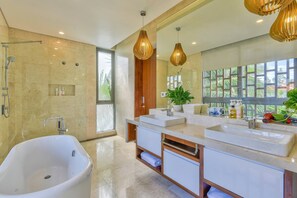 Bathroom - Stunning Beachfront 6br Villa W Largest Pool (Da Nang)
