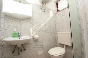 Bathroom - Miriana Studio With Balcony (Rovinj)