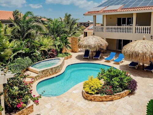 Gorgeous 2-bedroom Apartment 2 km From Eagle Beach