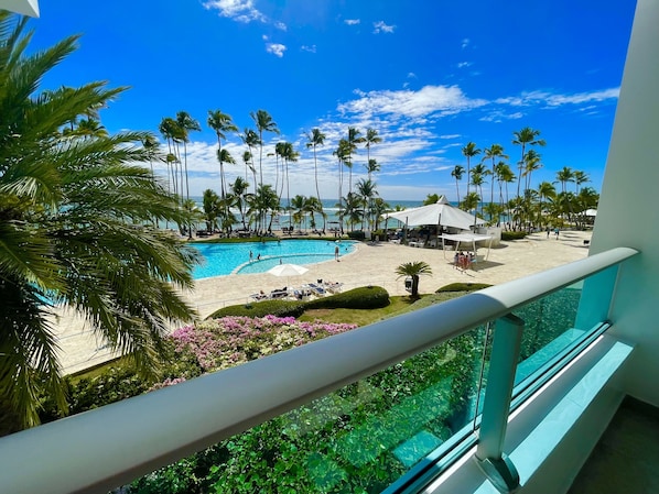 Apartemen, 2 kamar tidur, Boleh Merokok, balkon | Kolam renang | Kolam renang outdoor