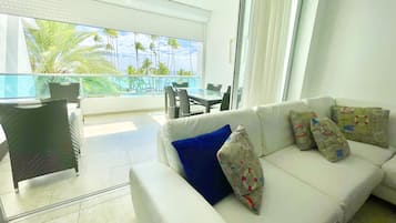Apartment, 2 Bedrooms, Smoking, Balcony | Living area