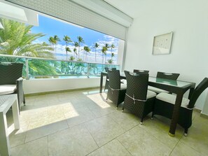 Apartment, 2 Bedrooms, Smoking, Balcony | Property grounds