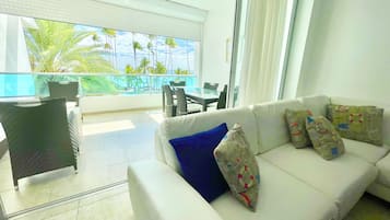 Apartment, 2 Bedrooms, Smoking, Balcony | Living area