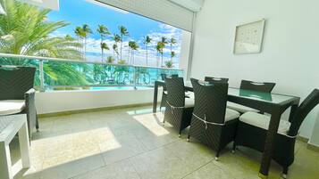 Apartment, 2 Bedrooms, Smoking, Balcony | Outdoor dining