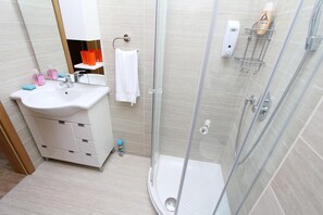 Bathroom - Hanna One-bedroom Apartment (Rovinj)
