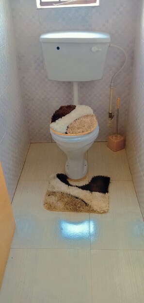 Habitación, 1 habitación, para fumadores, balcón | Amenidades de baño