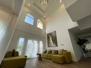 Living room - Modern 4 Bedrooms Villa With Pool Cc74 (Dubai)
