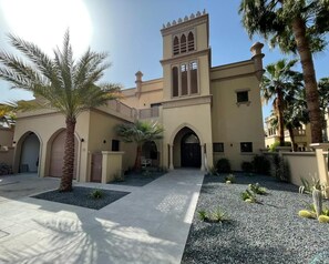 Exterior - Modern 4 Bedrooms Villa With Pool Cc74 (Dubai)