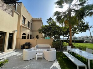 Property grounds - Modern 4 Bedrooms Villa With Pool Cc74 (Dubai)