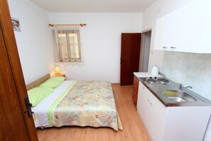 1 bedroom, iron/ironing board, bed sheets - Antolovic Studio Rovinj (Rovinj)