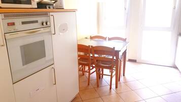 Dormitorio compartido, 1 habitación | Cocina privada