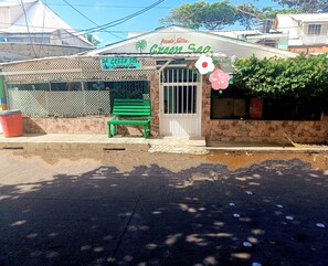 A small building with a sign reading "Green Sea" and "Posada Nativa."