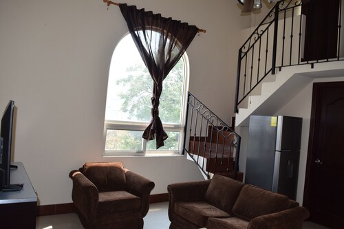 Amplio Cuarto En Chipinque 2