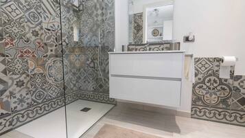 Casa, 1 camera da letto, balcone | Bagno | Sapone