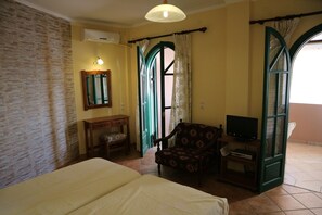 Apartment, 1 Bedroom, Smoking, Balcony | 1 bedroom, iron/ironing board