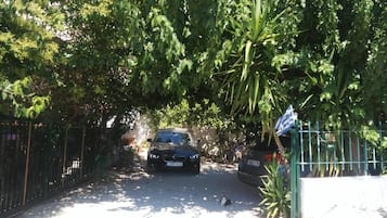 Pintu masuk properti