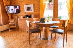 Hus - 2 sovrum - uteplats | Restauranger