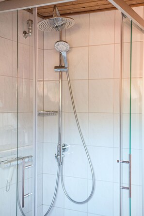 Ferienhaus, 2 Schlafzimmer, Terrasse | Badezimmer