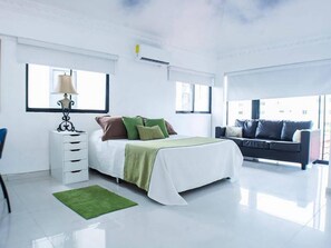 Habitación, 1 habitación, para fumadores, vista a la ciudad | 1 habitación y tabla de planchar con plancha 