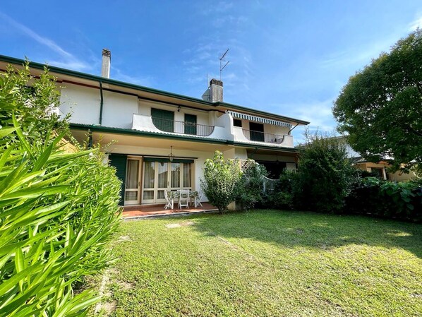 Exterior - Lovely Villa With Private Garden (Caorle)