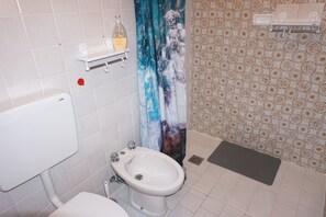 Apartment, 3 Bedrooms, Balcony | Bathroom - Apartment 320mt From the sea (Caorle)
