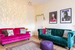 Living room - Bright And Beautiful City Cottage With Courtyard (Brighton)